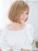 関内/髪質改善/ホワイトブロンドの前下がり切りっぱなしボブm