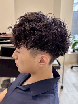 アントバイフィフス 秋田(unt by fifth) 秋田メンズパーマ波巻きスパイラルパーマセンターパートフェード