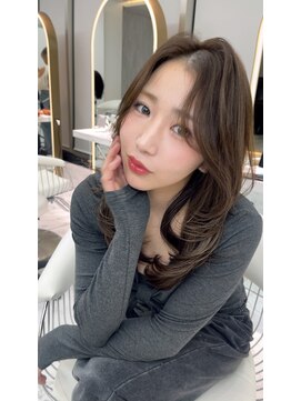 ロンドルピナス 小倉(Lond Lupinus) ミディアムレイヤーカット/似合わせカット/大人ガーリー/20代