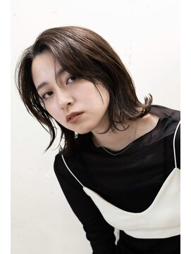 ピズム(PISM) くびれヘア/ダークアッシュ/レイヤースタイル/顔まわりレイヤー