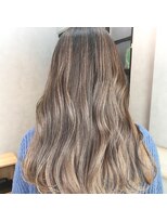 ミル(1001 mille)&nbsp;イルミナカラーでバレイヤージュのロングレイヤー【1001mille】