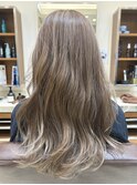 ロングセミロングミルクティーベージュハイライトレイヤーカット