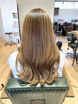 サラ(sarah) ミルクティーベージュ/シャドウルーツ