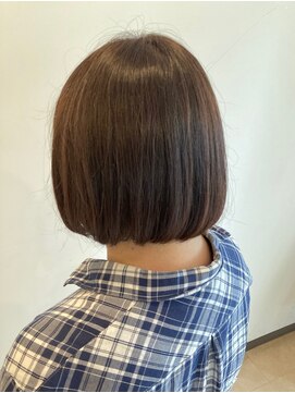 スタジオ アルファプラス 日暮里店(studio α+) ステップボーンカットカットボブショートハイライト白髪ぼかし