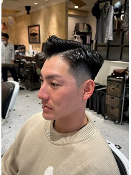 ルドローブラントオオサカ(LUDLOW BLUNT Osaka) 【LUDLOW BLUNT】サイドパート 七三分け フェード