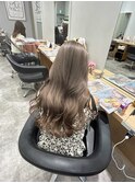 透明感のあるシアーグレージュ