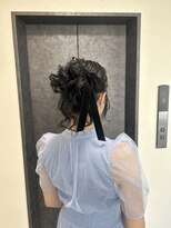 ミラ(Mila)&nbsp;大きめリボンがかわいい＊ふんわり高めアップ/結婚式.お呼ばれ