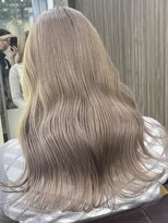 イリ 心斎橋(ili)&nbsp;ハイトーンカラーミルクティーベージュレイヤーカット