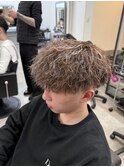 メンズパーマブラウンベースホワイトメッシュ縦落ちツイスパ
