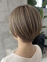 キリ 逗子(kiri) 逗子葉山ショートボブ丸みショートヘア白髪ぼかしハイライトk96