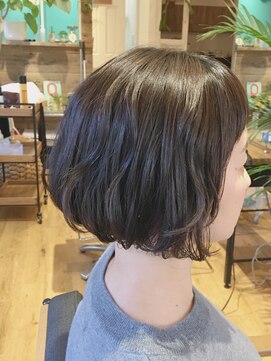 エイチ(eitcH) 前下がりショートボブ