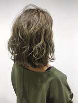 ネウィ 川崎(newi)&nbsp;外国人風３Ｄカラー×切りっぱなしボブ