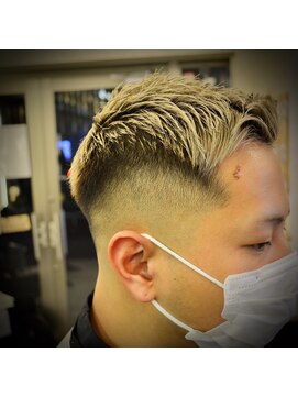 バーニーズ バーバークラブ(BARNEYS BARBER CLUB) スキンフェード
