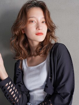 カンナ(Canna) センターパート/フェザーバング/カーキグレージュ/髪質改善/30代