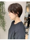 【mee.】ハセガワヒトシ　くびれ　丸み　艶髪ショート　耳かけ