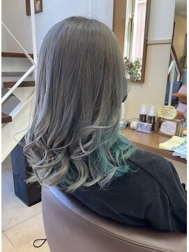 コアフィールフィス(COIFFURE fils) 【見附　今町】グレーカラー　インナーグリーン