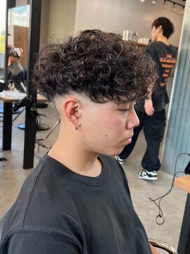 エルマーク(L-MARK) スペインカールスパイラルパーマツイストパーマフェード短髪