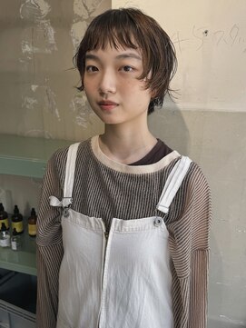 ロジ(loji) 柔らかいショートボブと、くせ毛みたいなニュアンスパーマ