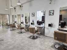ドーズヘアー(DOUZE HAIR)の雰囲気（開放感のある上質な空間でリラックスしていただけます♪）