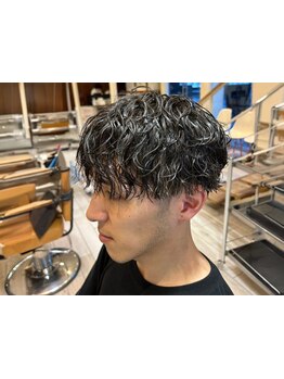 《*ショート×ツイストスパイラルパーマが人気*》清潔感のあるスタイルで、ビジネスシーンでも◎[眉毛]