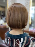 大人ショートボブヘアくびれショート白髪染めグレイカラー40代