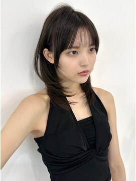 レミエ ダイカンヤマ(lemiie) ミディアムのストレートハイレイヤー