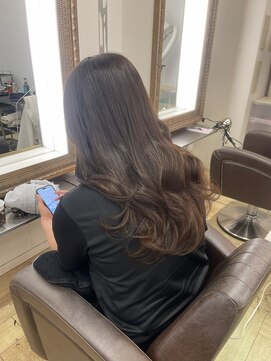 コワファースト 大分(COIFF1RST) アッシュブラウンカラーのロングヘア