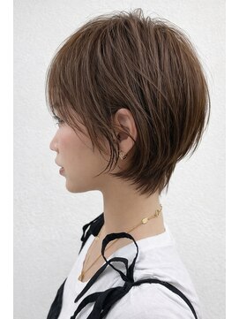 ショートレイヤー　ハイライト　ブリーチ　白髪ぼかし