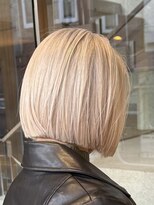 ヲタク(wotaku.)&nbsp;ホワイトカラーホワイトヘアホワイトブリーチハイトーンミニボブ