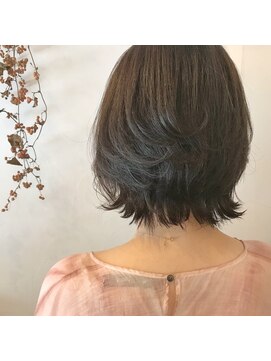 マウロア(MAULOA) “マスクヘア  くびれボブ ナチュラルヘア ”中西英美子