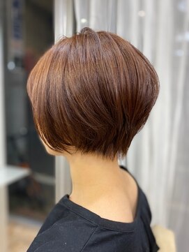 プラグ(Plug) 大人ショートボブ前下がり前髪ありトリートメントブラウンカラー