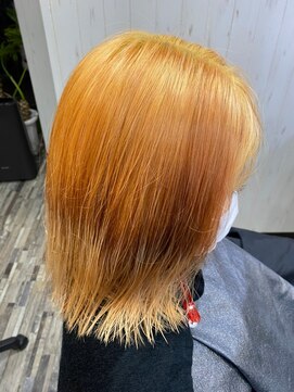 ヘアー リードレス(hair Re:dress) ツヤ髪×ハイトーンカラー×小顔×切りっぱなしミディ 20代