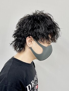 ノイセル(Noisyle) 波巻きパーマ黒髪マッシュウルフ