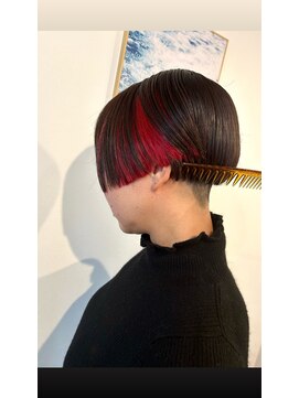 マリン(Marine) 20代30代レッドカラーアシンメトリーインナーカラー