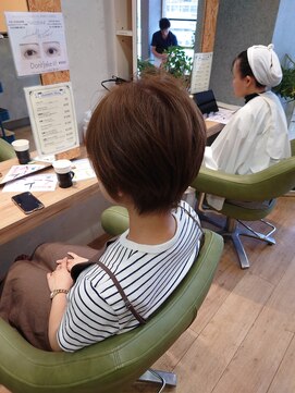 ブロッサム 東中野店 大人可愛い切りっぱなしひし形レイヤーカットモカベージュ