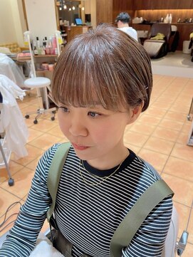 アルジス(aruJisu) マッシュ刈り上げ女子