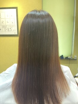 トリートメントでかける縮毛矯正だから、ダメージレスで常識を覆します♪思わず触りたくなる艶髪に◎