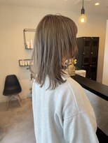 メデル(mederu) ミルクティーグレージュケアブリーチレイヤーカット伸ばしかけ