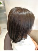 白髪ぼかしハイライトのミディアムスタイル