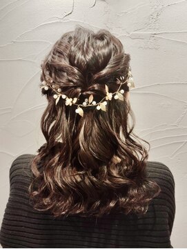 サンジュウナナドシー 大宮東口店(37.0℃) 大人可愛いゆるふわ華やかハーフアップ