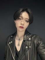 ケイ(K)&nbsp;ナチュラルな縮毛矯正で作るシースルーセンターパート