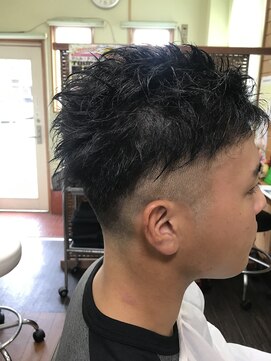 レヴィゼ 20代30代ビジネスカジュアルツーブロック*刈り上げメンズ