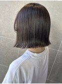 切りっぱなしボブ "グレージュカラー"