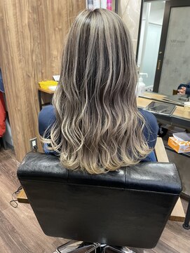 ラル(Lull) 【コントラスト強め×シャドールーツ】バレイヤージュ