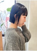 切りっぱなしボブ黒髪パッツン外ハネストレート前髪あり