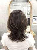 外ハネくびれミディアム