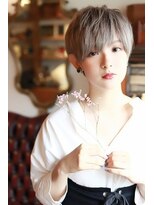 ル クラブ 銀座(Le Club) (銀座)ジェンダーレスなシルバー・ブロックマッシュ
