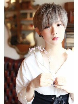 ル クラブ 銀座(Le Club) (銀座)ジェンダーレスなシルバー・ブロックマッシュ