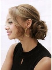 シンプルだけど華やか編み込みシニヨンのヘアセット