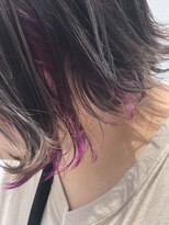 ヘアーメイク ララ(HAIR MAKE LALA) パープルのイヤリングカラーと濃いアッシュヘアー